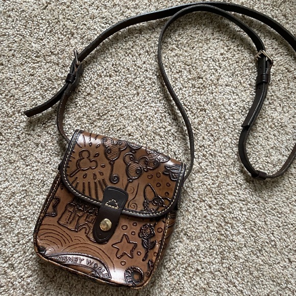 Disney Handbags - Rare Disney Dooney & Bourke leather sketch small crossbody
